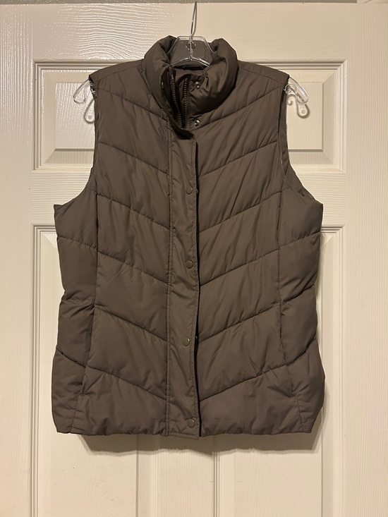 GAP Jackets & Blazers - GAP Quilted Puffer Vest in Taupe Brown